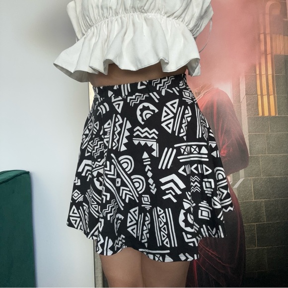 Size S skater/circle skirt, retro graphic print - Picture 2 of 5